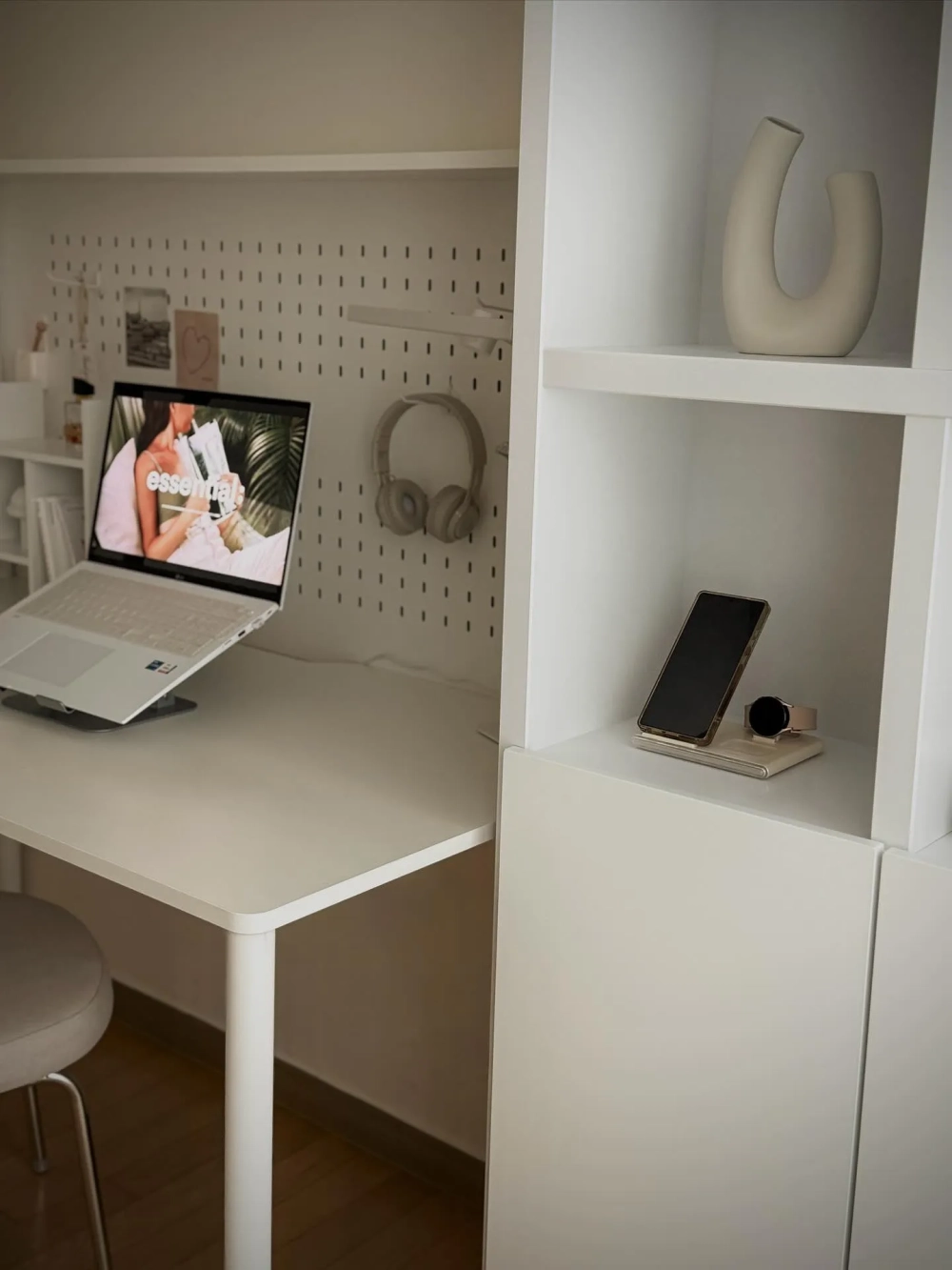 Lọ hoa thủy tinh nhỏ cho bàn làm việc thêm lãng mạn