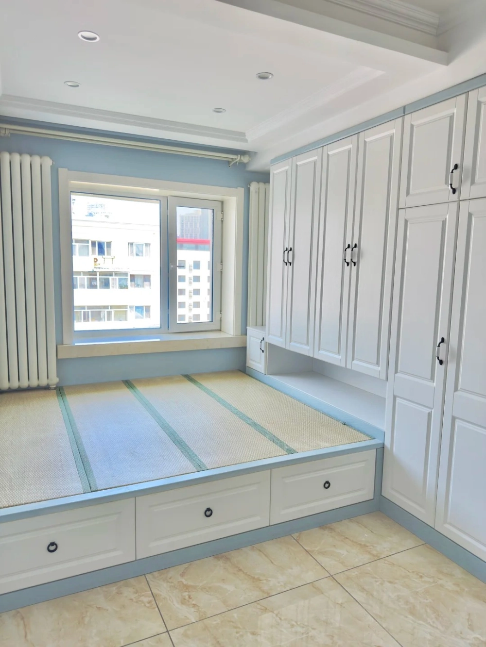 Giường ngủ đôi có ngăn kéo hai bên hông đối xứng