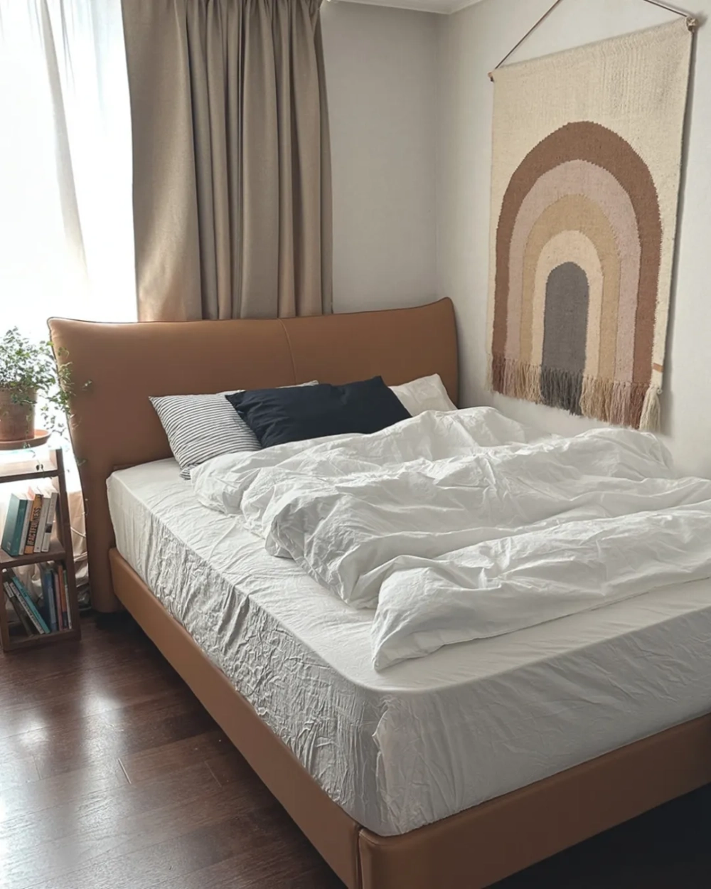 Giường ngủ bọc da màu nâu bò phong cách Vintage ấm áp