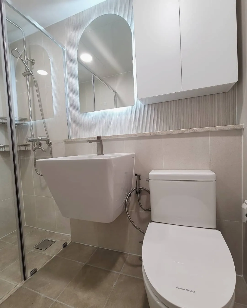 Khung nhôm anot bền bỉ của gương led cảm ứng nhà tắm