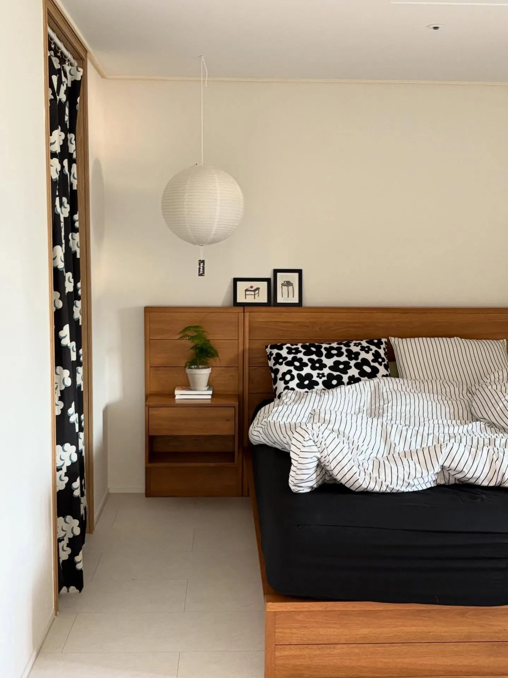 Mẫu phòng ngủ master sang trọng với vách đầu giường ốp đá