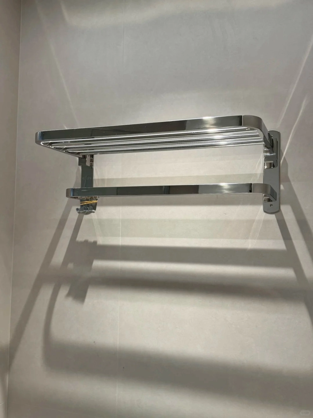 Giá treo khăn inox 304 hai tầng sáng bóng bền bỉ