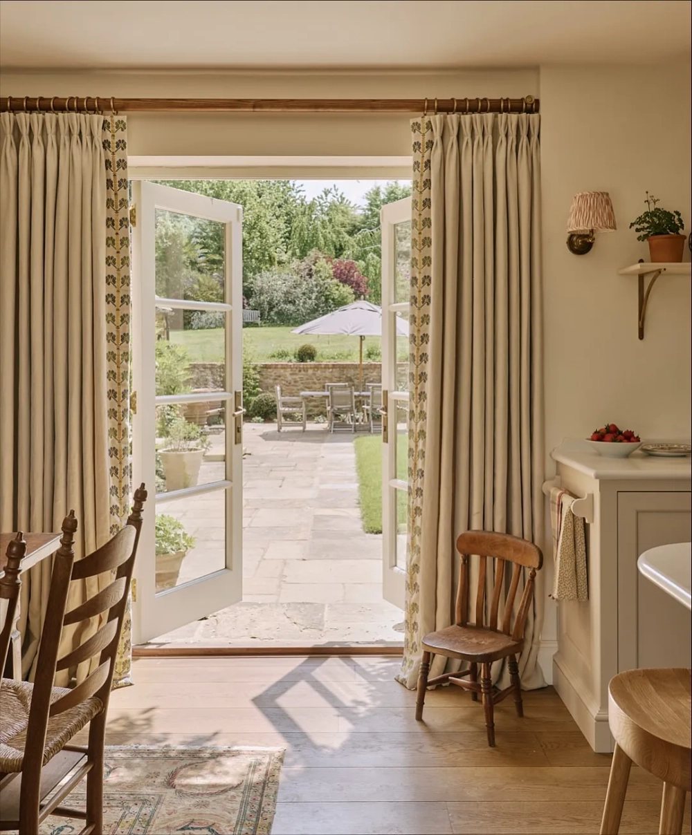 Mẫu rèm vải 2 lớp cản sáng tuyệt đối cho phòng ngủ yên tĩnh