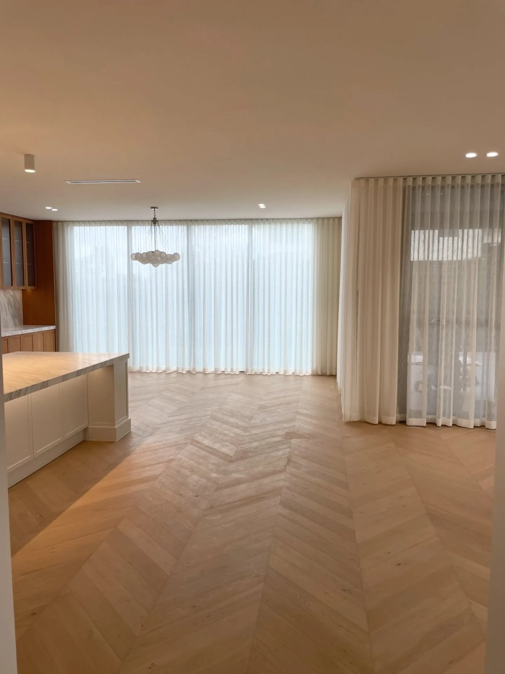 Rèm vải 2 lớp màu kem sữa trang nhã cho không gian phòng ngủ master