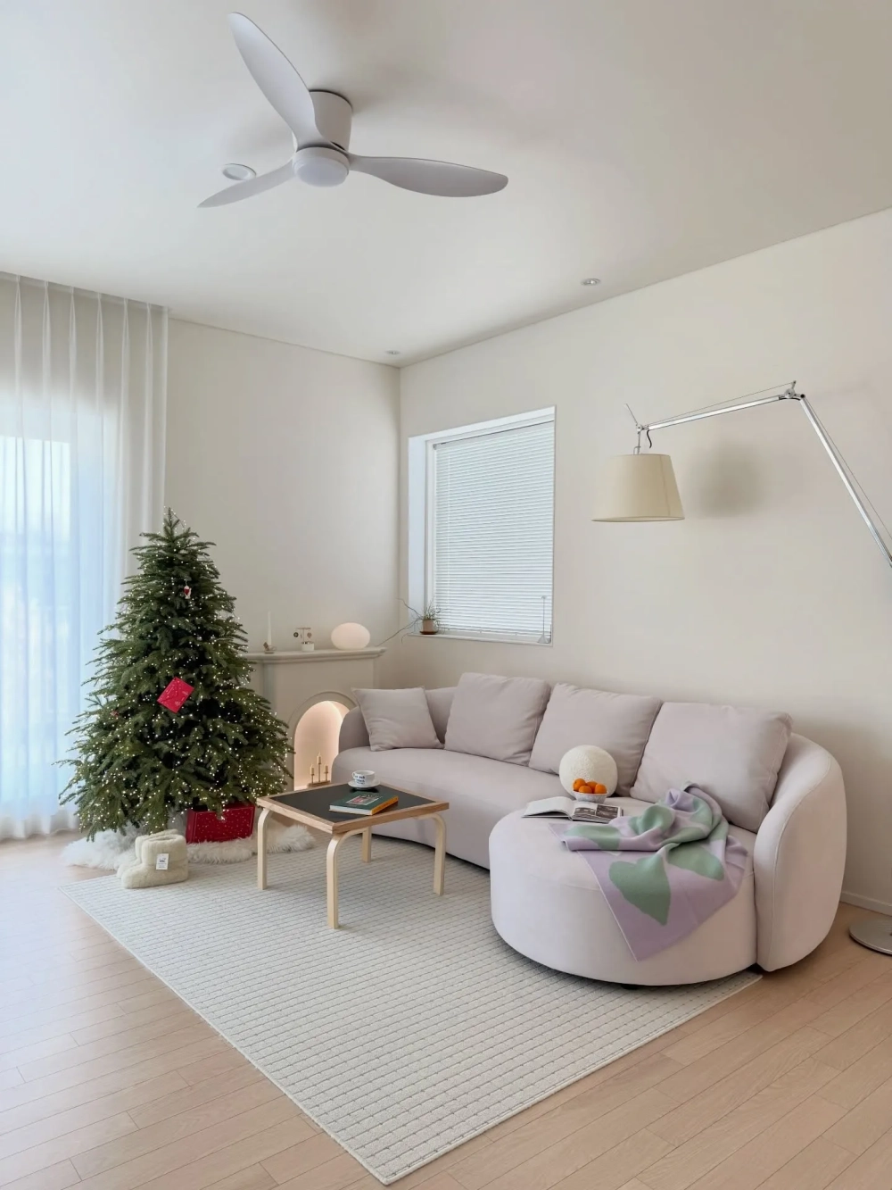 Sofa góc chữ L màu vàng mustard cá tính cho không gian mở