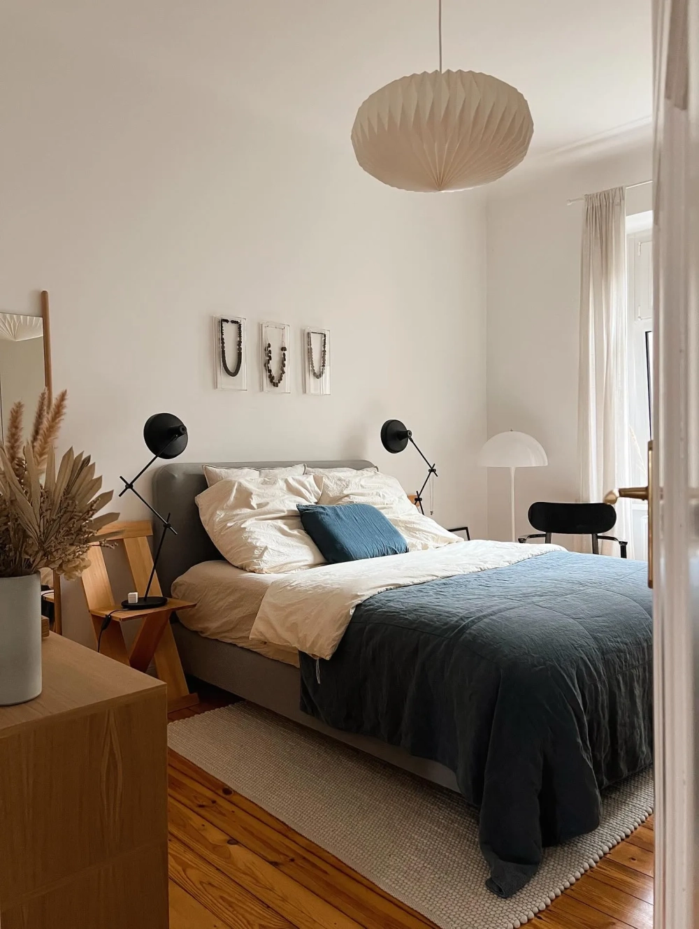 Phòng ngủ nhỏ xinh xắn với phong cách Scandinavian thanh lịch