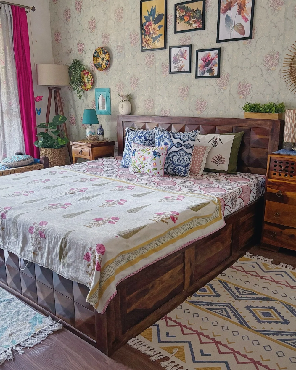 Mẫu phòng ngủ nhỏ hiện đại sử dụng tủ quần áo cánh kính