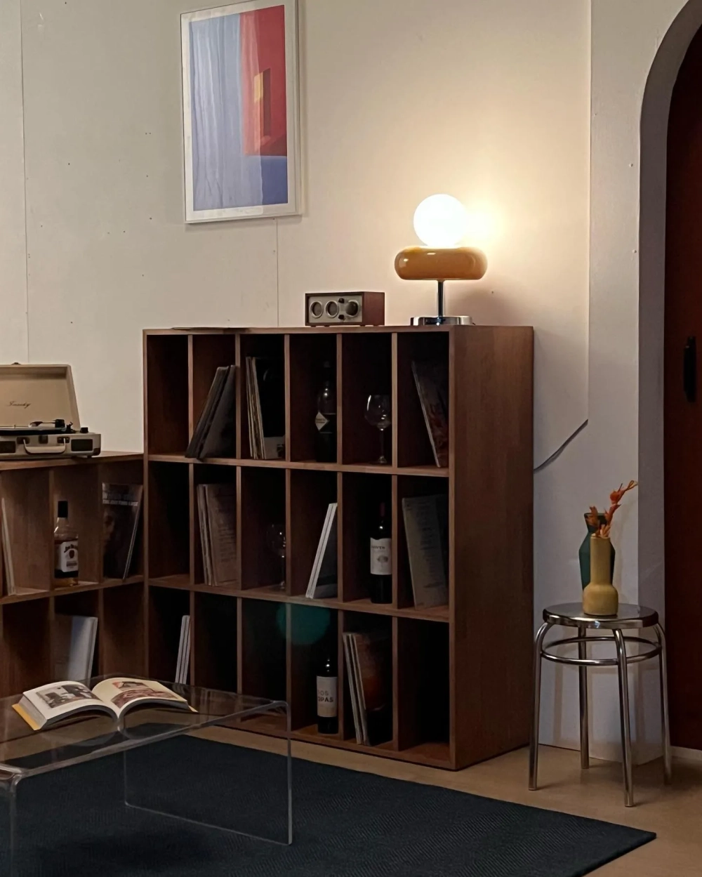 Mẫu tủ rượu đứng thiết kế cao kịch trần tối ưu diện tích