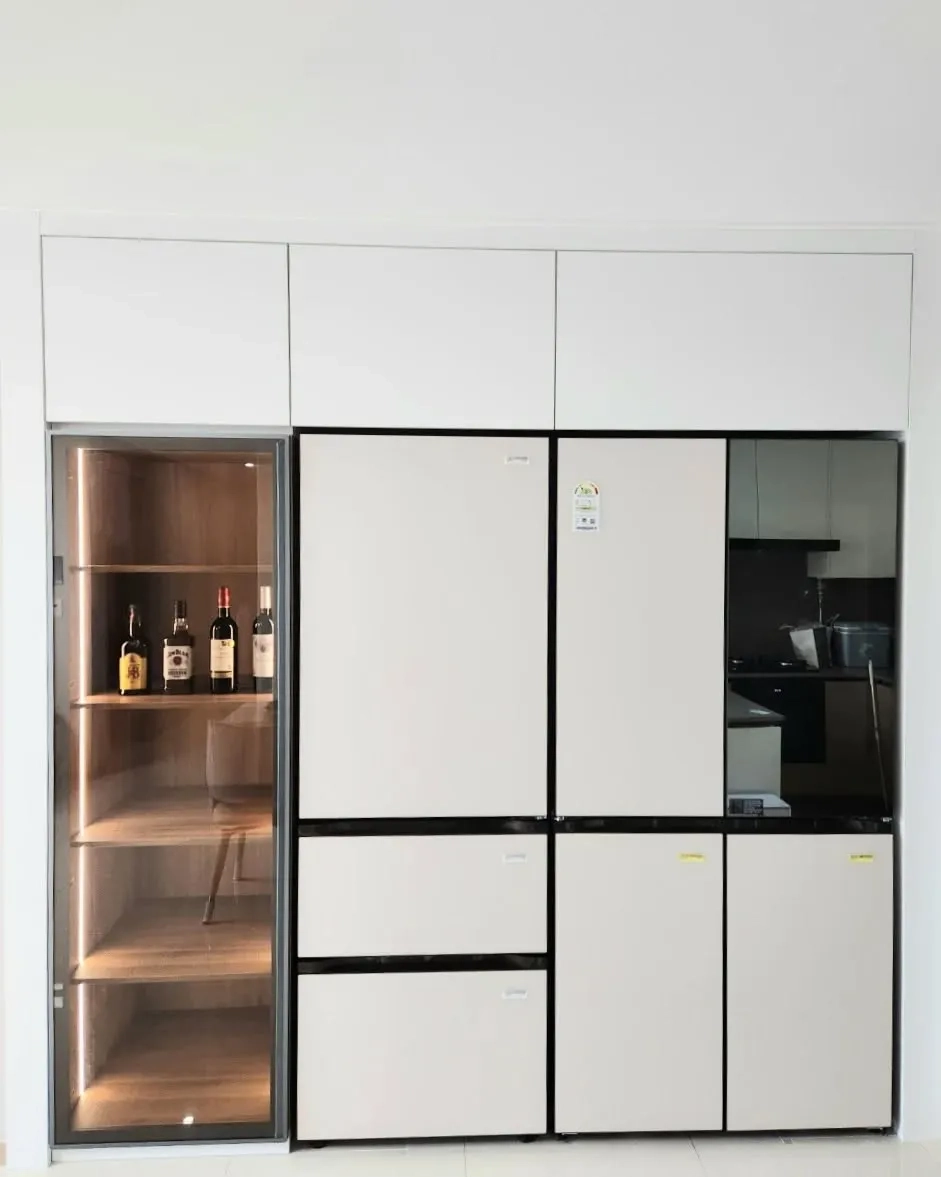 Mẫu tủ rượu gỗ kết hợp khung inox mạ vàng đẳng cấp