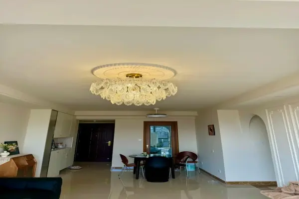 Đèn chùm phòng khách hiện đại phù hợp mọi phong cách