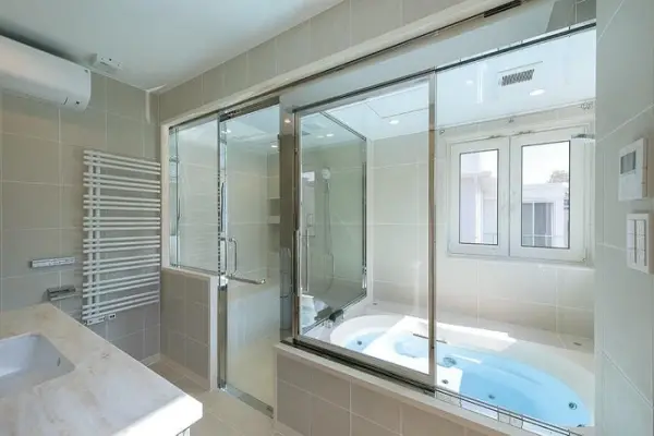 Mẫu vách tắm kính đẹp tinh tế khiến phòng tắm lên đời