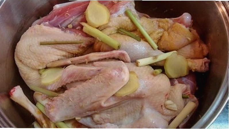 Kỹ thuật khử mùi hôi thịt vịt bằng gừng và rượu trắng