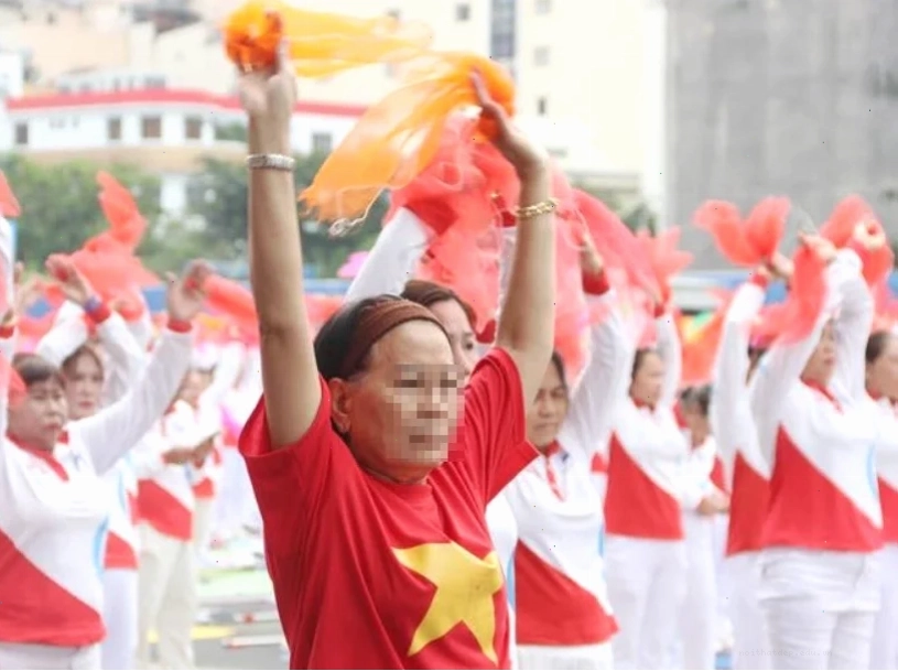 Cách vượt qua cô đơn khi tuổi già không có con bên cạnh - Ảnh 1.