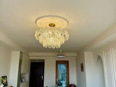 Đèn chùm phòng khách hiện đại phù hợp mọi phong cách
