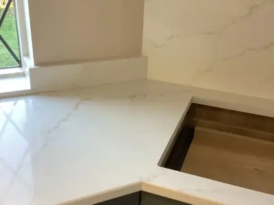 20+ mẫu đá ốp bếp thạch anh chuẩn phong cách Châu Âu
